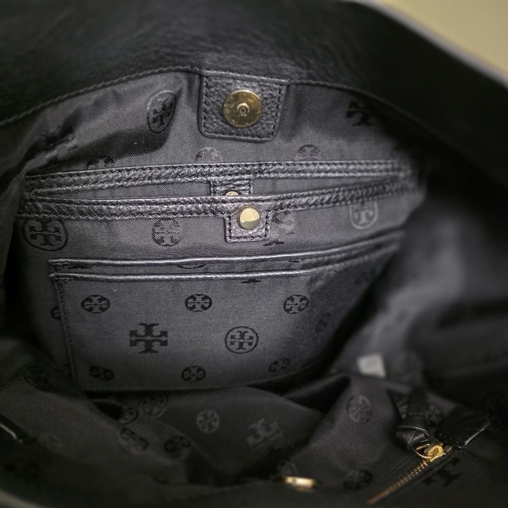 Tory Burch | Britten Black Leather Hobo Bag - Picture 13 of 16